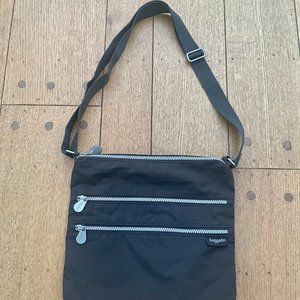 BAGGALLINI brown chocolate color Crossbody travel bag. New without tags.